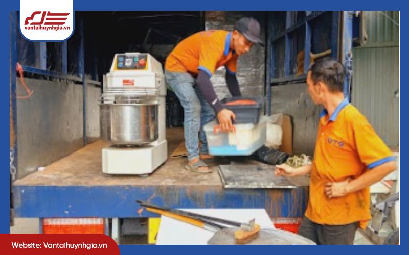 Bước 3: Đóng gói và bốc xếp hàng hóa