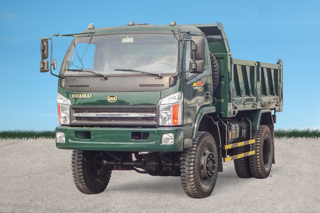 Xe tải ben chở vật liệu