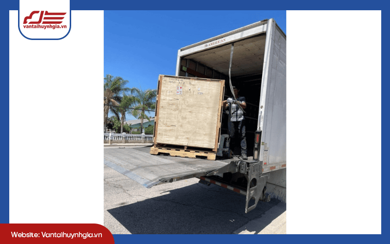 Xe tải chở hàng nặng: Giải pháp vận chuyển an toàn và tiết kiệm cho doanh nghiệp